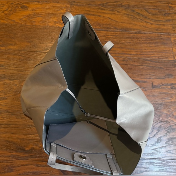 {Banana Republic} leather tote bag - Picture 11 of 15